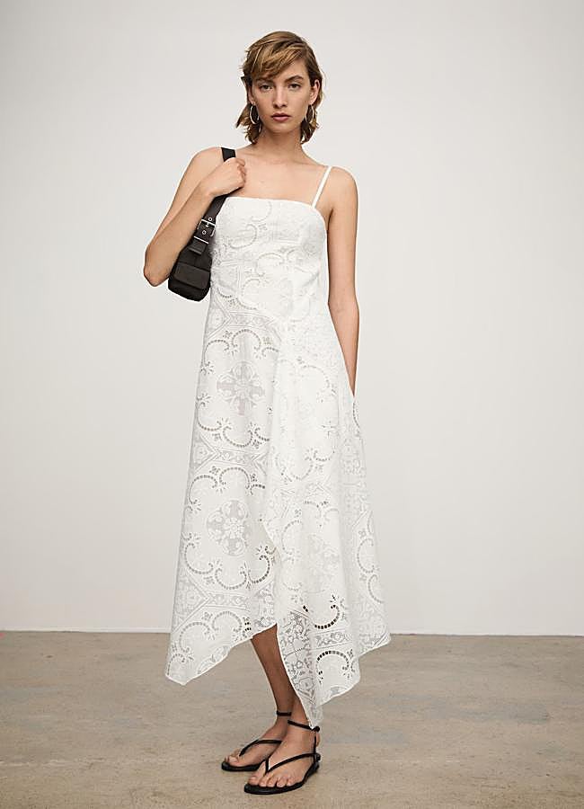 Imagen - Vestido en blanco con bordados de Mango (49,99 euros).