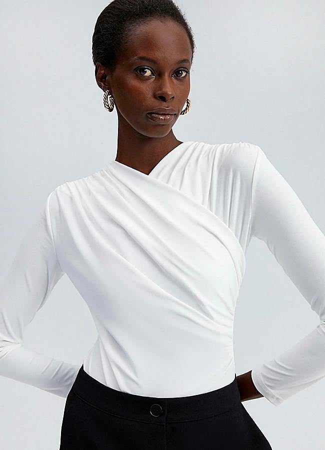 Imagen - Camisa con drapeado de Touché Privé Draped, a la venta en Zalando, 49,95 euros.