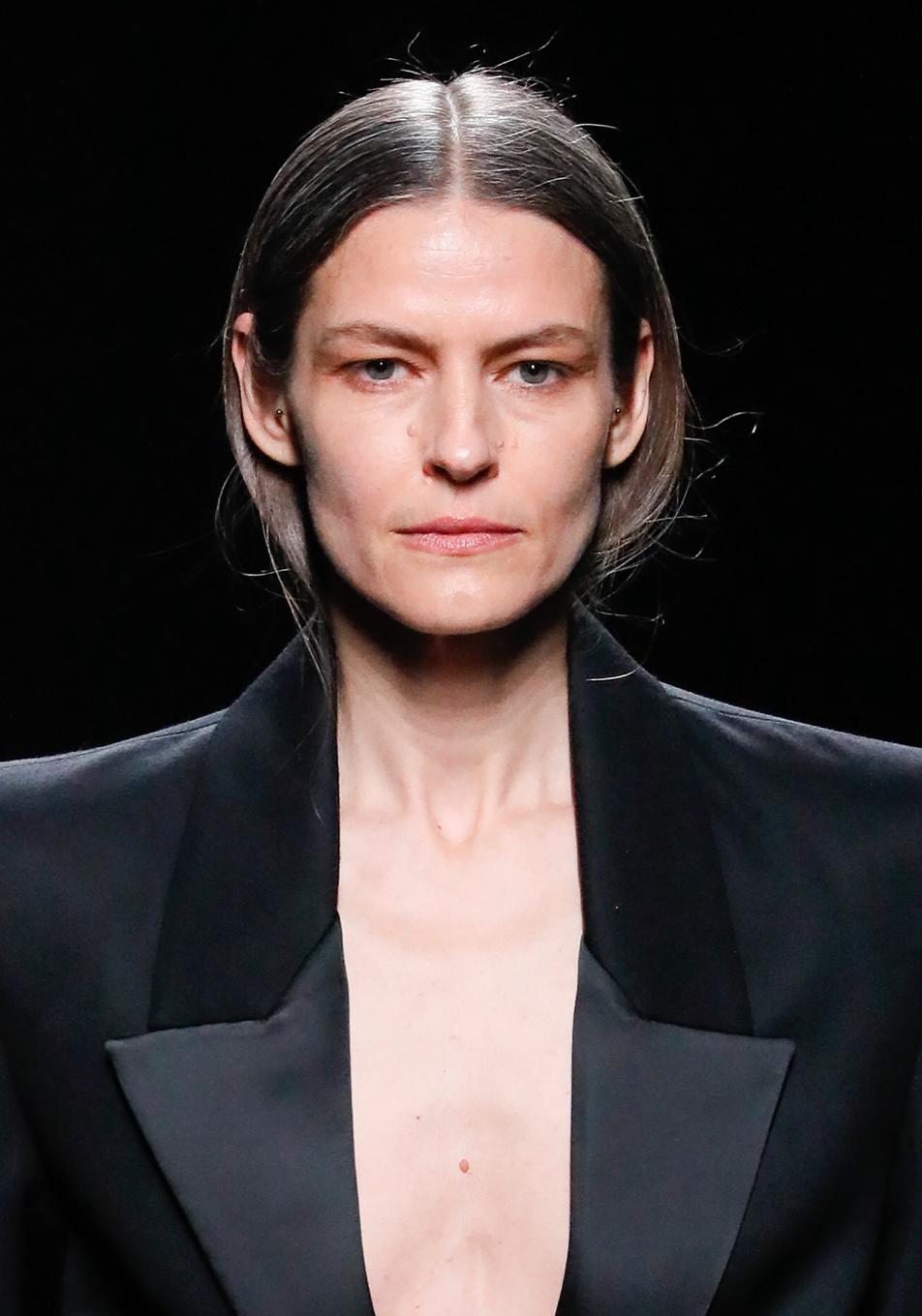 Contornos con vitamina C recomendados por farmacéuticos para pieles maduras