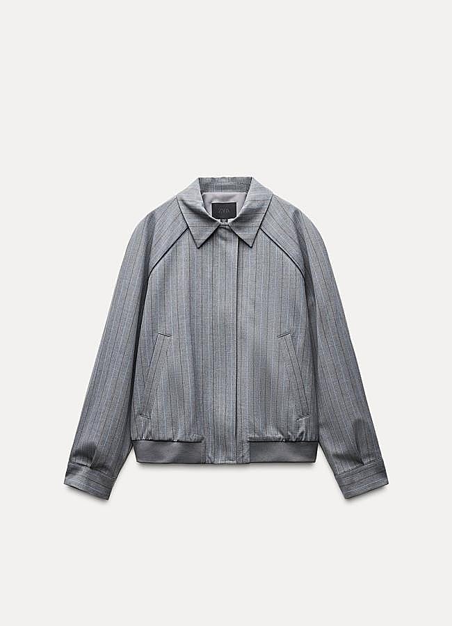 Imagen - Chaqueta bomber con estampado de rayas de Zara.
