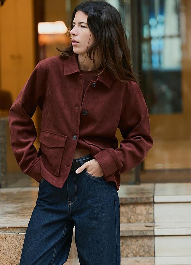 Imagen - Chaqueta con tejido de ante en burdeos de Zara.