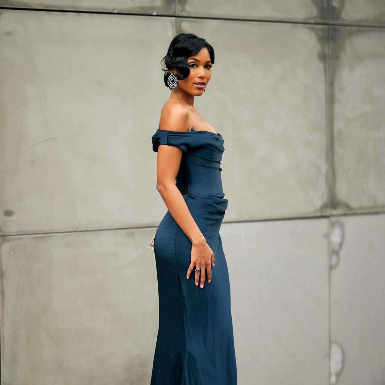 Vestidos de invitada con escote bardot para primavera