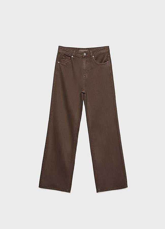 Imagen - Vaqueros en color marrón de Stradivarius.