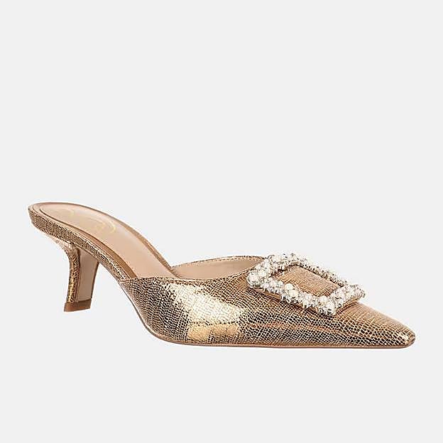 Mules Brit Luster de mujer en piel grabada metalizada con tacón de aguja (90€ en El Corte Inglés)