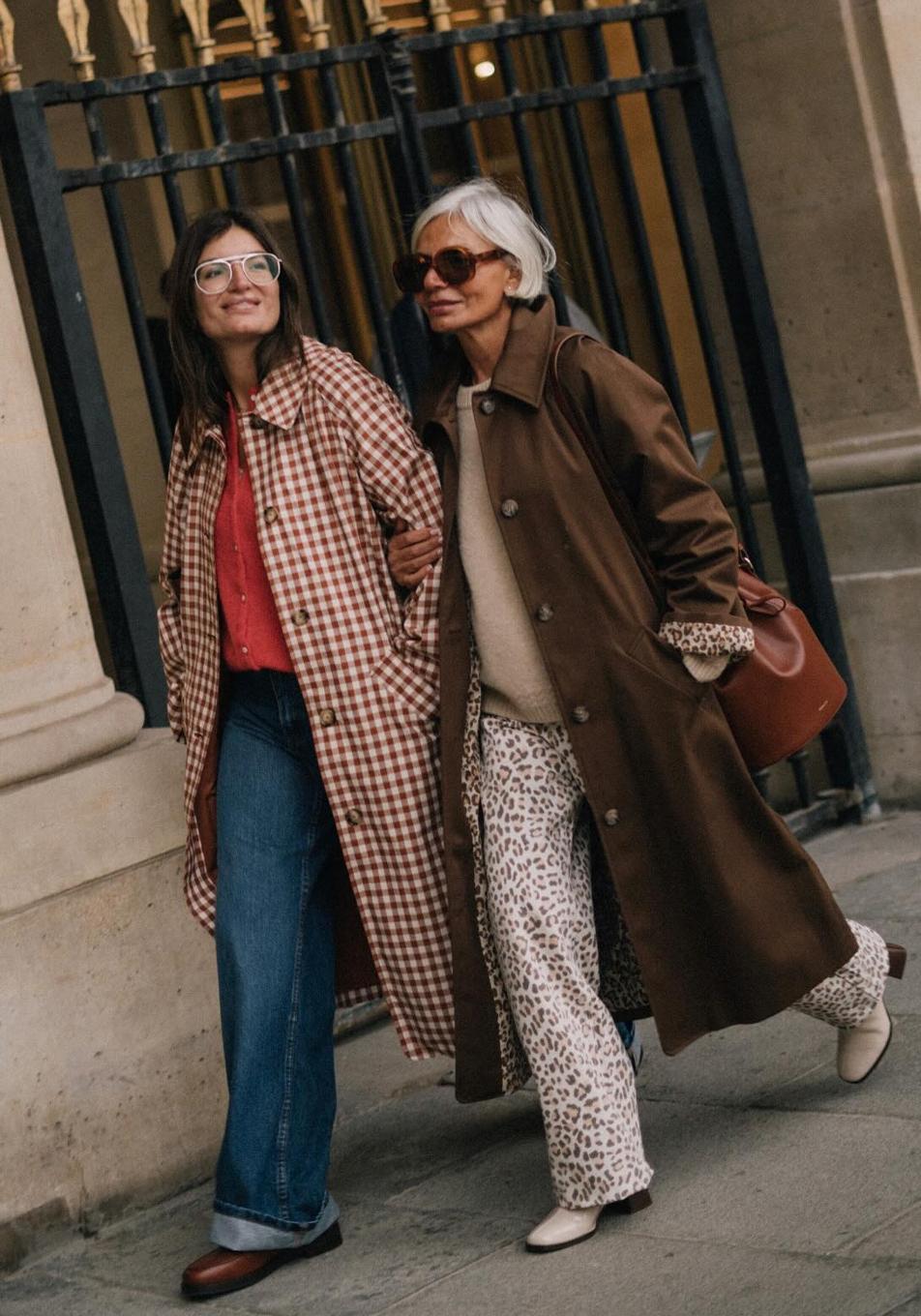 Gabardinas diferentes para llevar a los 50: las chaquetas más bonitas de la primavera