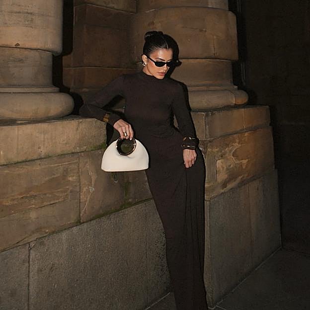 Vestidos de manga larga para llevar con botas en primavera: favorecedores y con efecto vientre plano