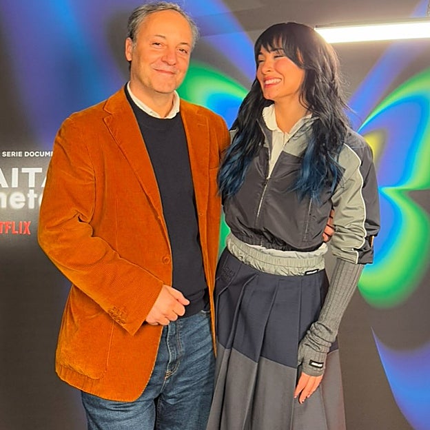 Narcís Rebollo posando junto a Aitana. 