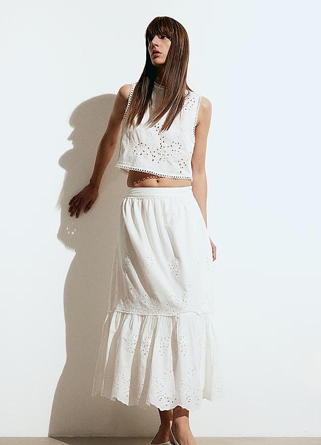Imagen - Conjunto blanco bordado con top y falda de vuelo