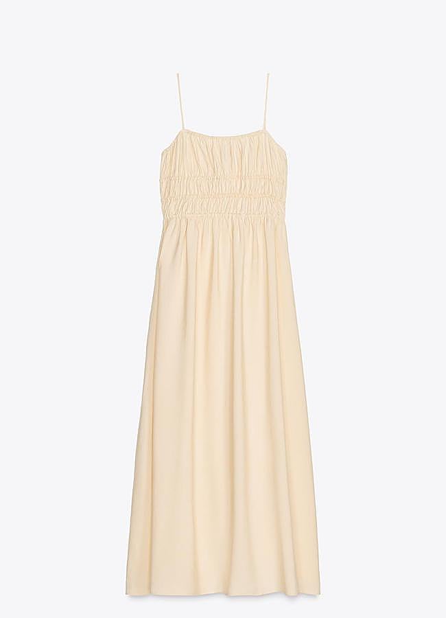 Imagen - Vestido midi fluido con elásticos en crudo de Zara.