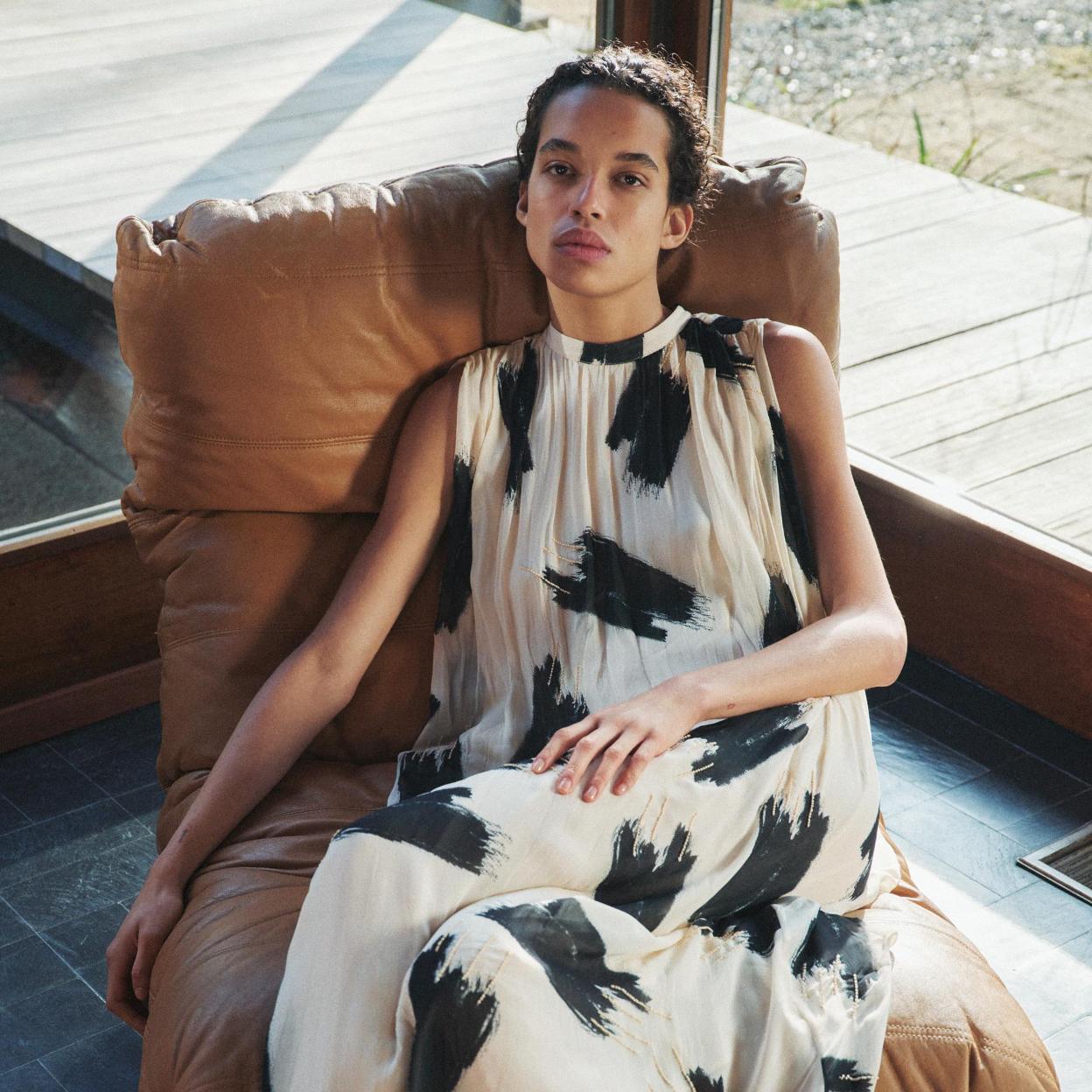 Un look con vestido de la nueva colección de Zara.