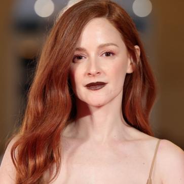 Imagen secundaria 1 - Zendaya, Ana Polvorosa y Britt Lower con el pelo cobrizo.