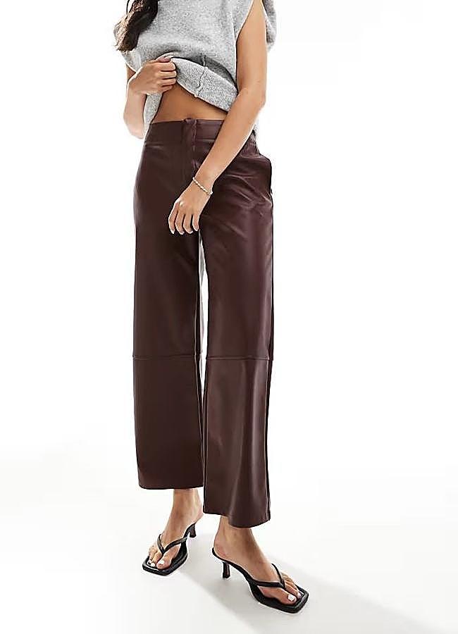 Imagen - Pantalones marrones efecto piel tipo capri