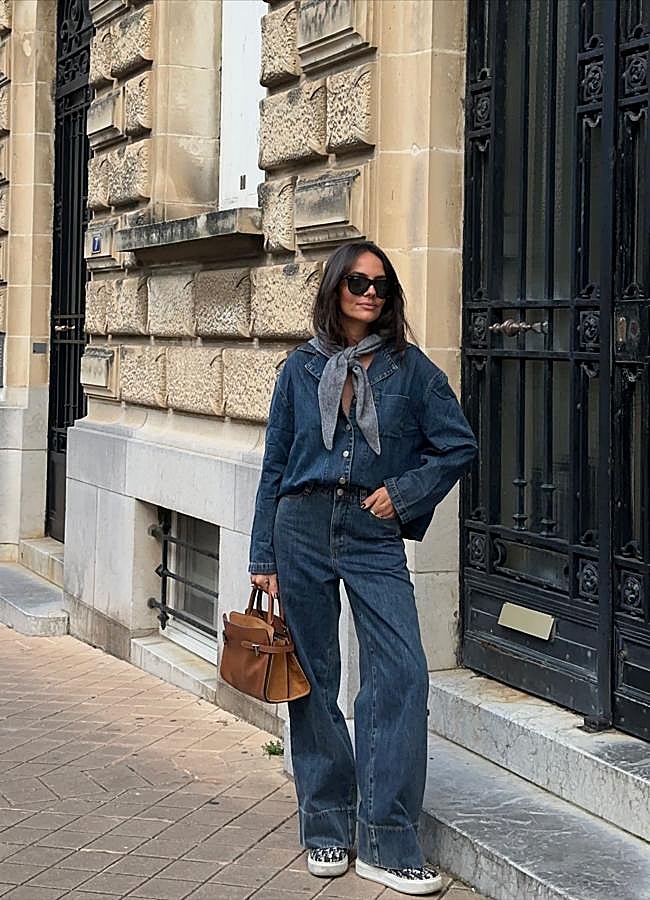 Imagen - Total look denim con detalle de pañuelo en el cuello/@sophiesinacori