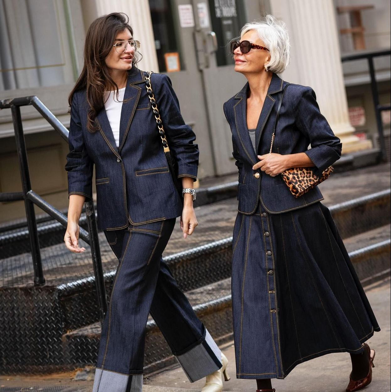 Influencers con traje denim en el street style