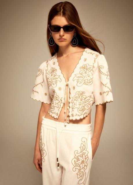 Imagen - Blusa con bordados de Sfera (25,99 euros)