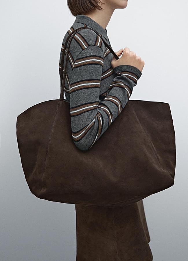 Imagen - Bolso de ante XXL de Massimo Dutti.