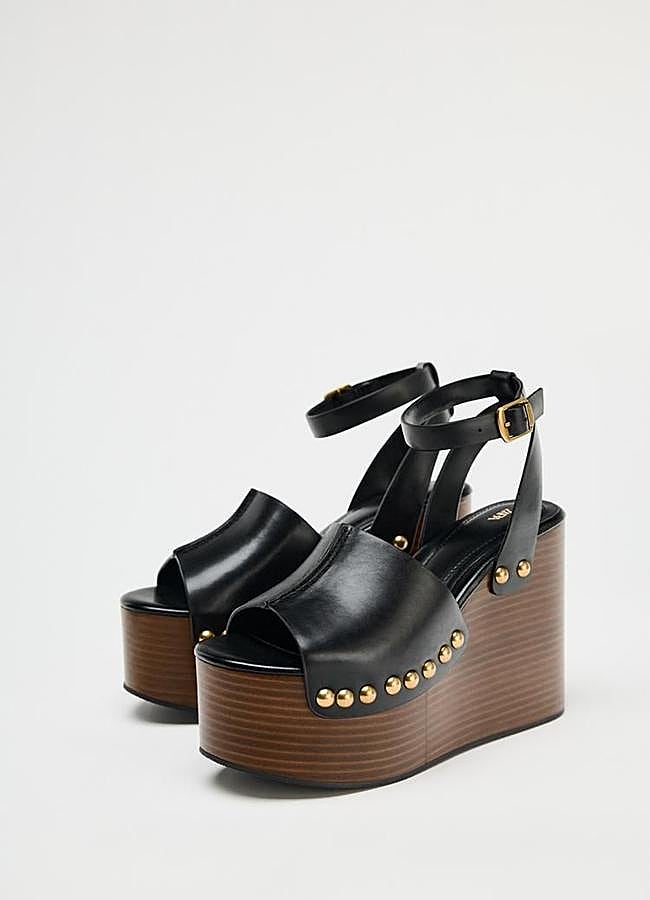 Imagen - Sandalias con plataforma de madera y pulsera al tobillo