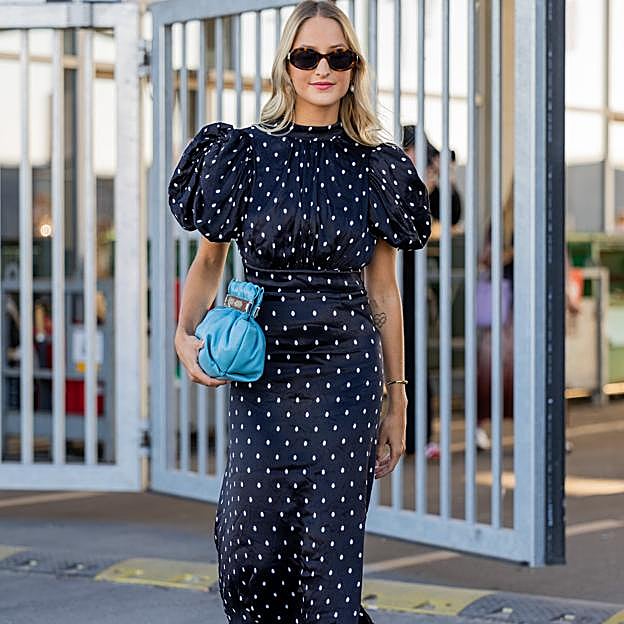 Estos preciosos vestidos midi para primavera de Zara están hechos para enamorar