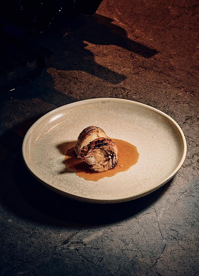 Imagen - La paletilla de cordero embarrada, una carne en su punto perfecta para degustar y mojar pan. /DR