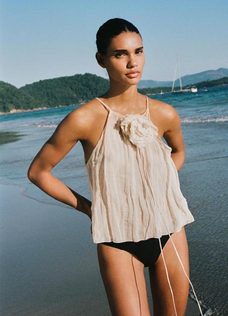 Imagen - Top con escote halter de Massimo Dutti (59,99 euros)