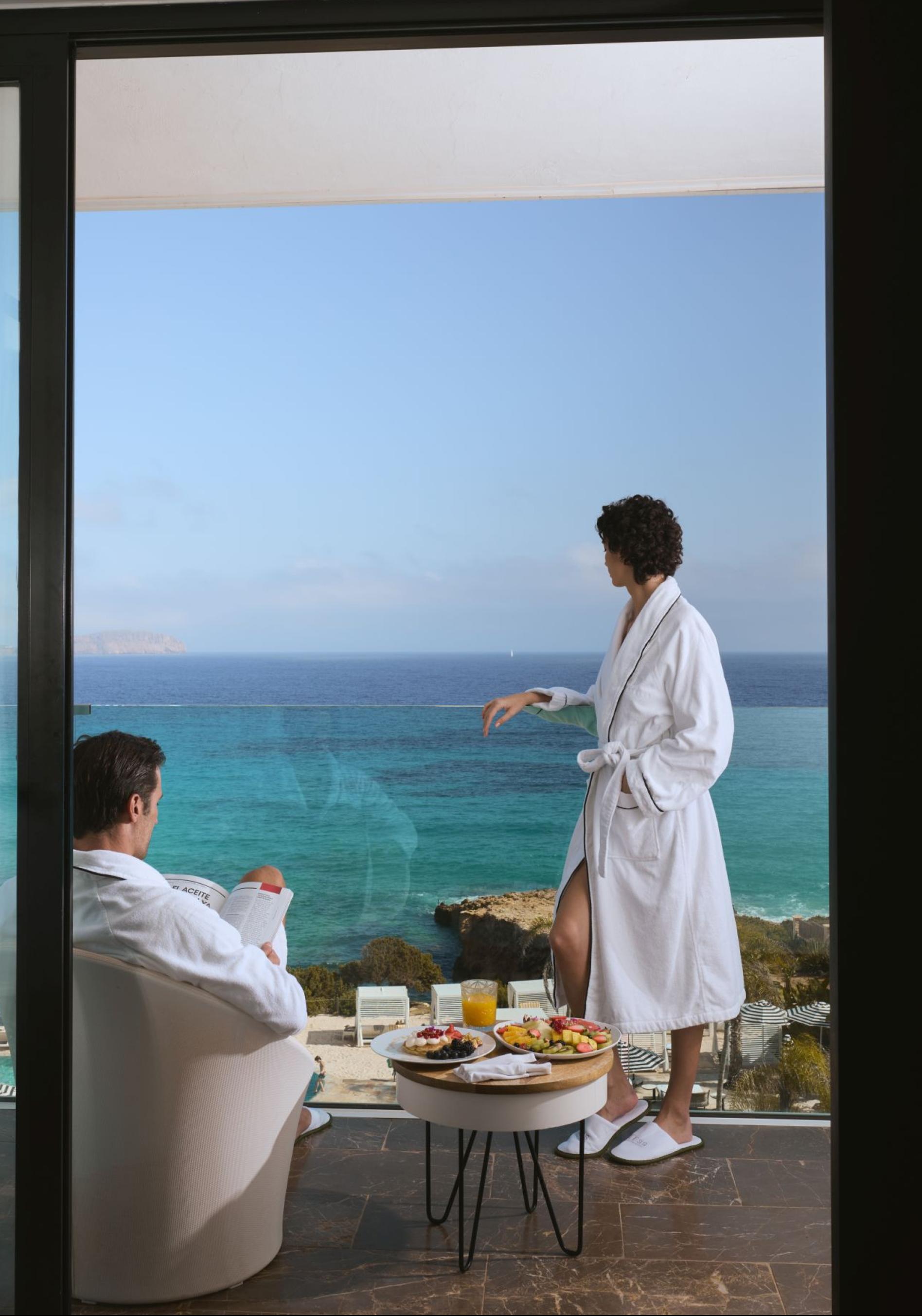 El exclusivo hotel de Ibiza que redefine el concepto del lujo e inaugura el restaurante de moda en la isla