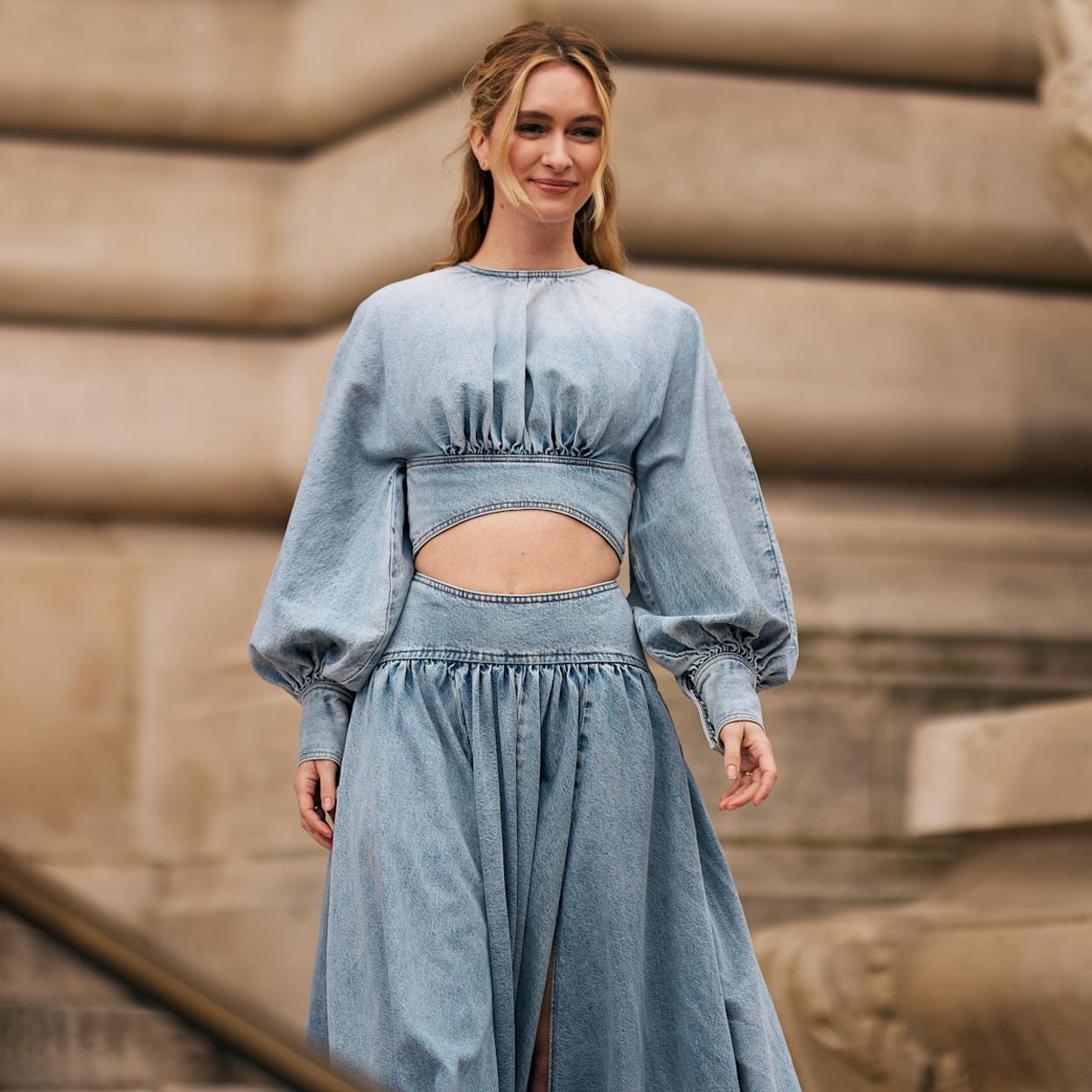 Mujer con vestido elegante