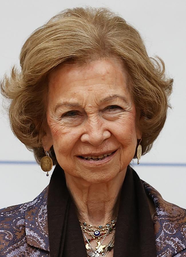 Imagen - La reina Sofía con pendientes de oro. Foto. gtres