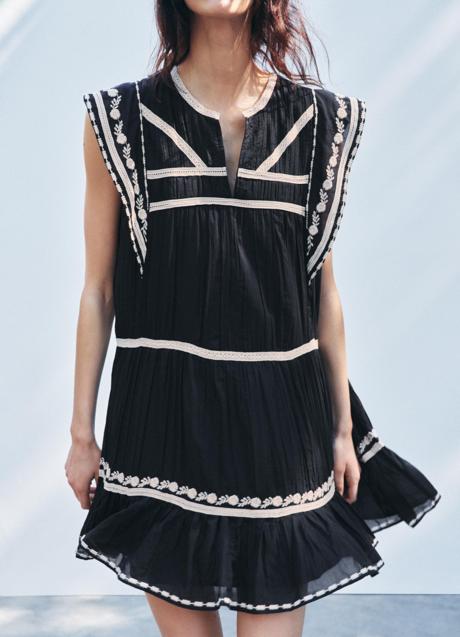 Imagen - Vestido negro de Zara (49,95 euros)