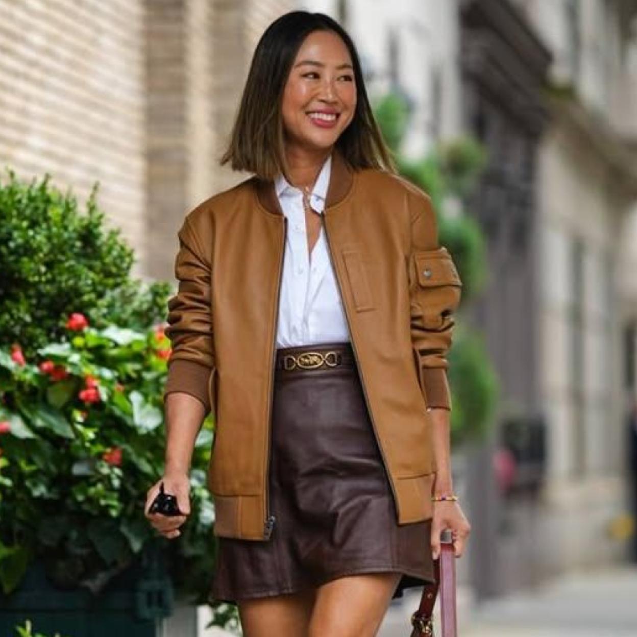 Influencer con cazadora bomber