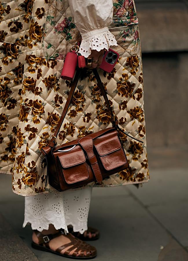 Imagen - Un bolso con detalle de bolsillos. Foto: Launchmetrics spotlight.