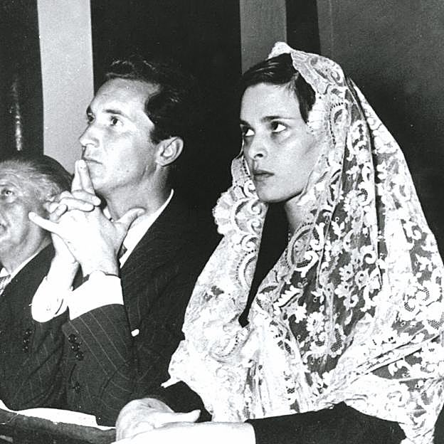 Luis Miguel Dominguín y Lucía Bosé, el día de su boda. 