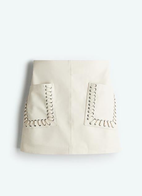 Imagen - Minifalda blanca de H&M (29,99 euros)