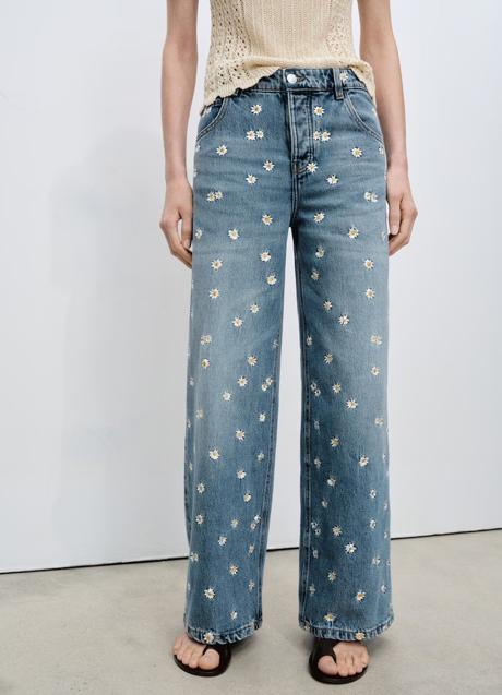 Imagen - Vaqueros con flores de Mango (49,99 euros)
