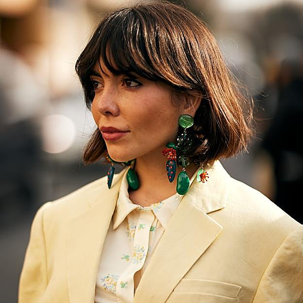 Pendientes con forma de flor: el accesorio elegante para tus looks de primavera