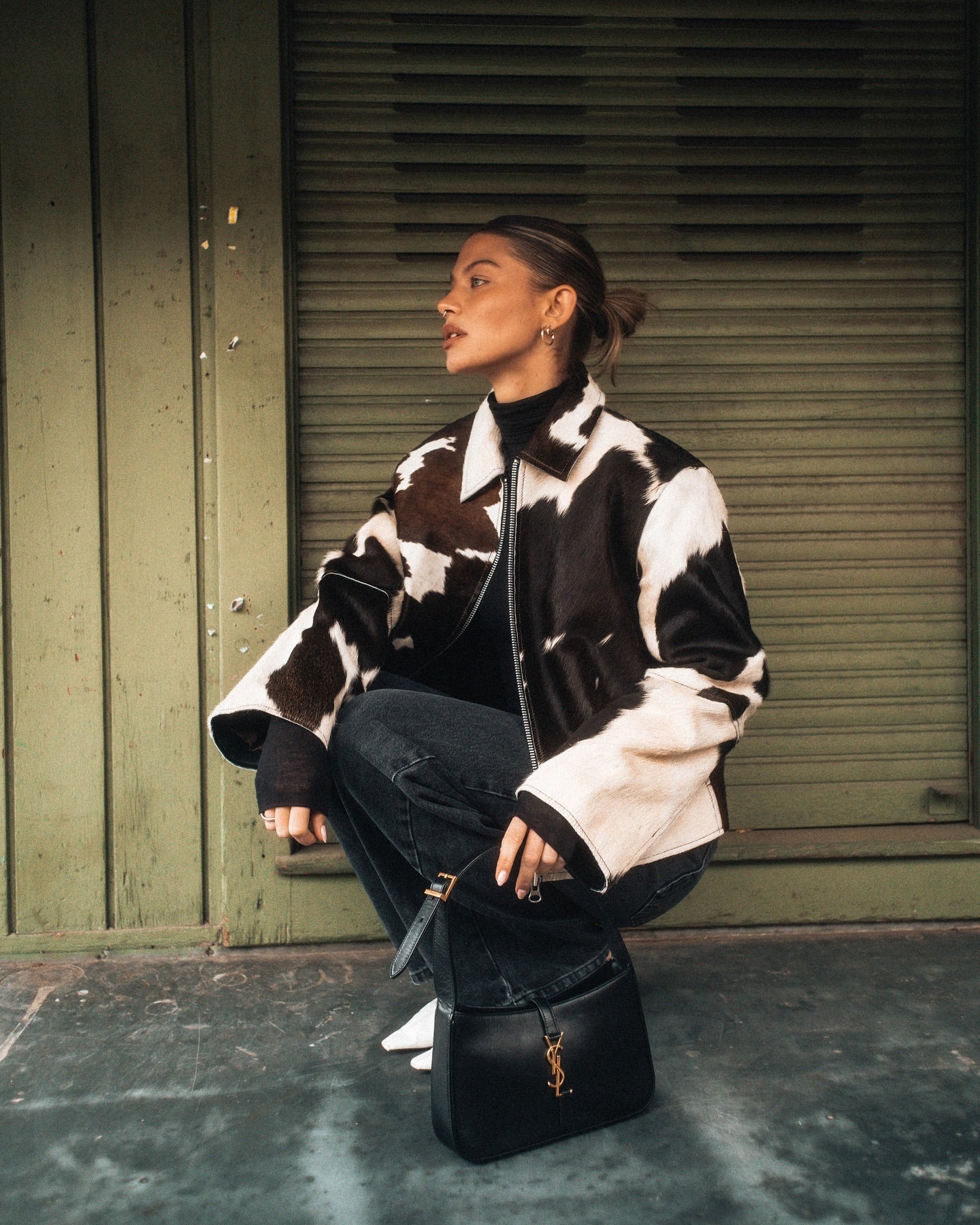 Manual de estilo del estampado vaca: todas las prendas que importan esta primavera 2025