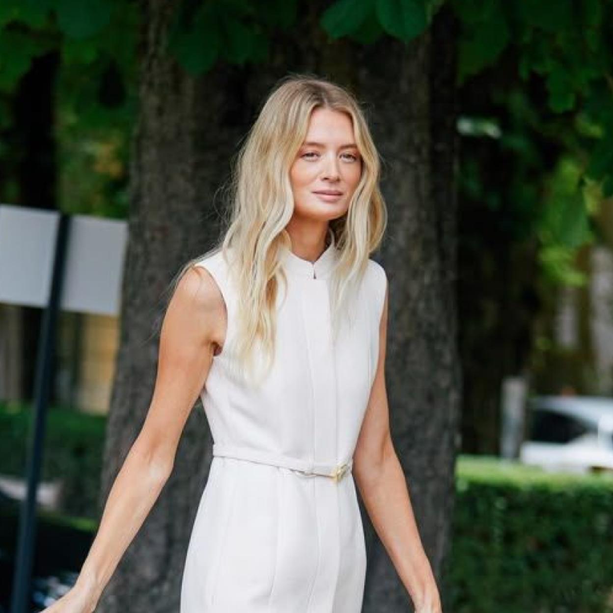 Influencer con pelo rubio bonito