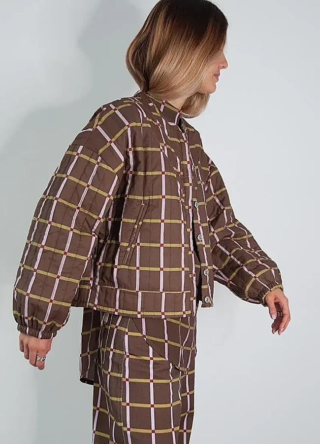 Imagen - Chaqueta estilo bomber en marrón con diseño de cuadros de Seasons by Macabla.