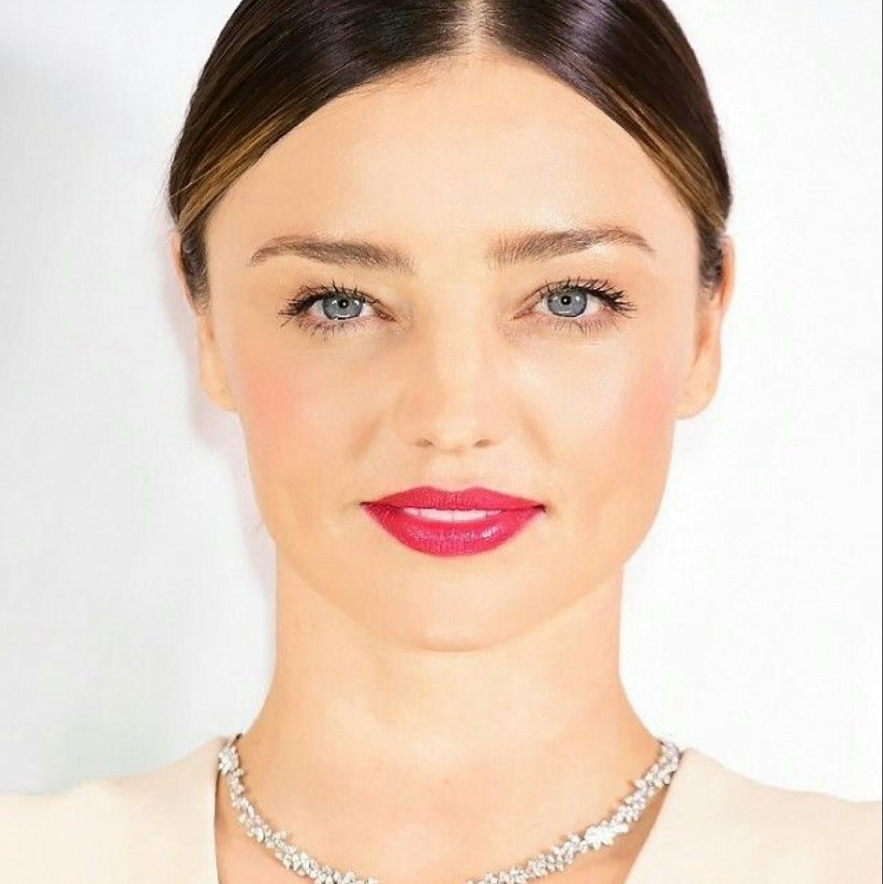 Miranda Kerr con labial sheer tendencia para primavera