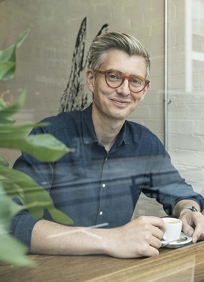 Imagen - James Hoffmann en una cafetería londinense. /Anil Mistry
