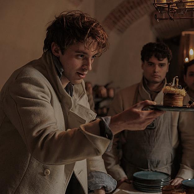 Benjamin Voisin como Antonin Carême en una imagen de la serie sobre su vida que se estrena en abril.