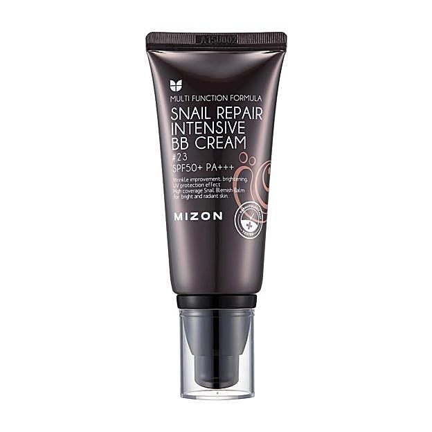 Snail Repair Intensive BB Cream SPF50 de Mizon. Precio: 38,49 euros
