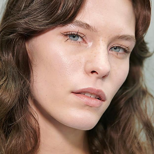 Para qué sirve el corrector morado y cómo se usa