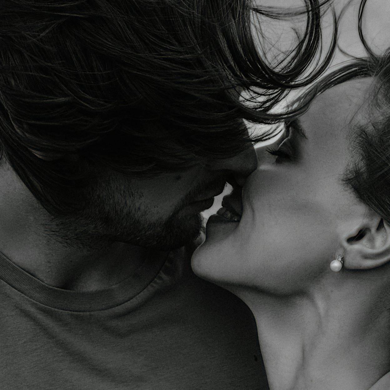 Una pareja en la intimidad.