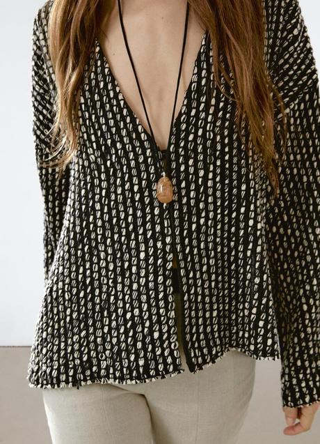 Imagen - Kimono estampado de Massimo Dutti (99,99 euros)