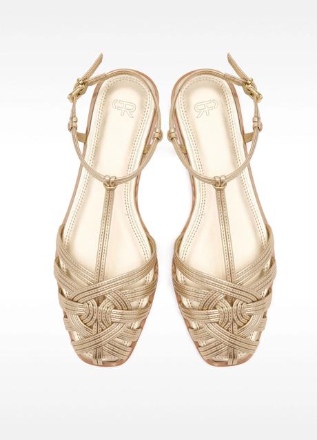 Imagen - Zapatos dorados de Parfois (29,99 euros)