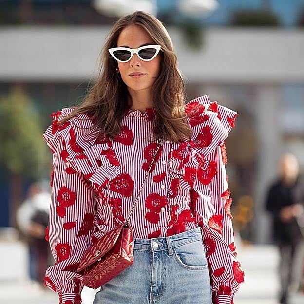 Tendrás un flechazo con las blusas florales para primavera que más favorecen a cualquier edad