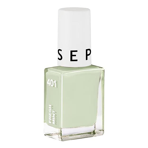 Esmalte de uñas en color verde de Sephora.