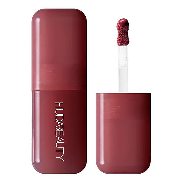 Blush Filter en tono Black Cherry de Huda Beauty. Precio: 29 euros