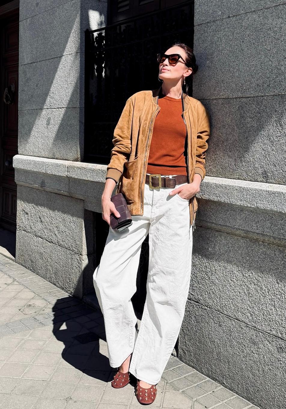 Los barrel jeans son los pantalones anchos que tienes que llevar a los 50