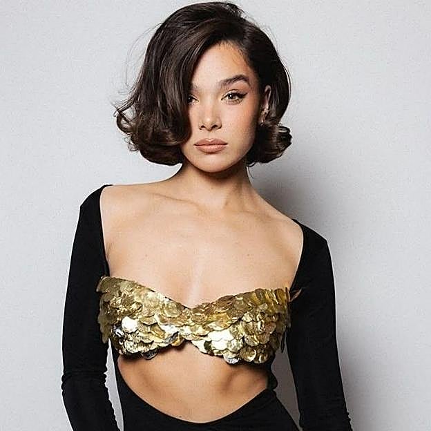 La actriz Hailee Steinfeld con corte de pelo luxe bob